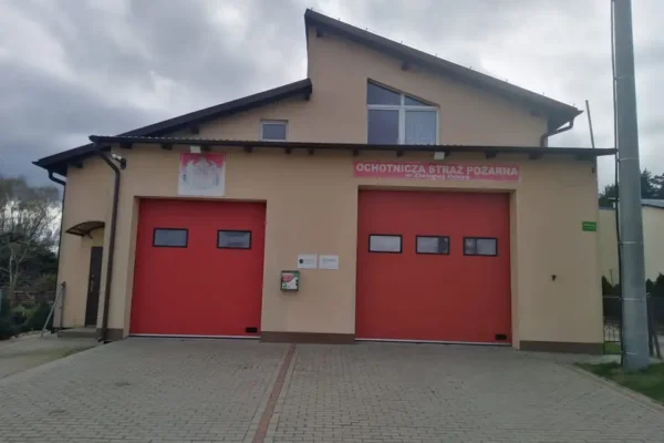 Młodzi strażacy z Zielonej Góry zakończyli sezon spotkaniem nad jeziorem