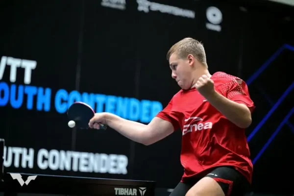 Patryk Żyworonek triumfuje w Pucharze Świata Juniorów w tenisie stołowym