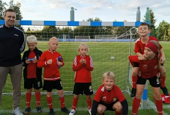 Młodzi piłkarze ze Zbąszynka niepokonani w ligowej kolejce