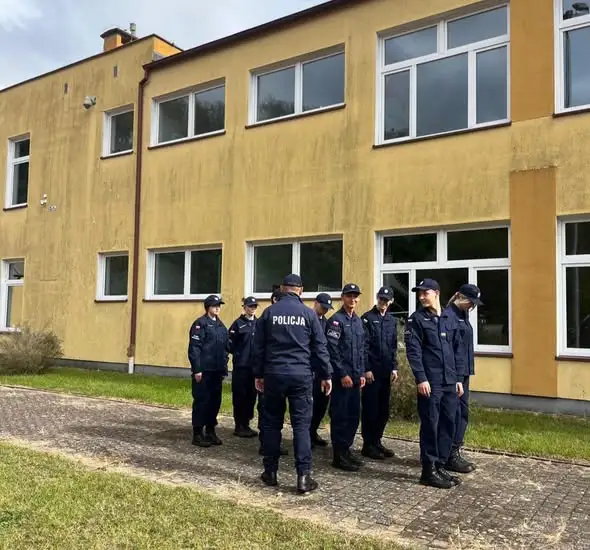 Kadeci z Czerwieńska szlifują musztrę policyjną