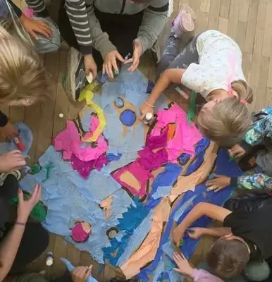 Uczniowie klas 1-3 stworzyli podwodny mural w ramach finału Sprzątania Świata