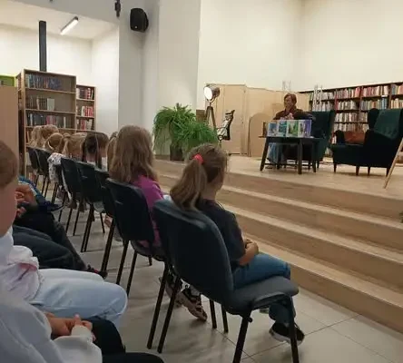 Premiera książki „Wilczek Fikuś i sosna na dwóch nogach” w szkole – spotkanie z Ewą Kołodziejczyk