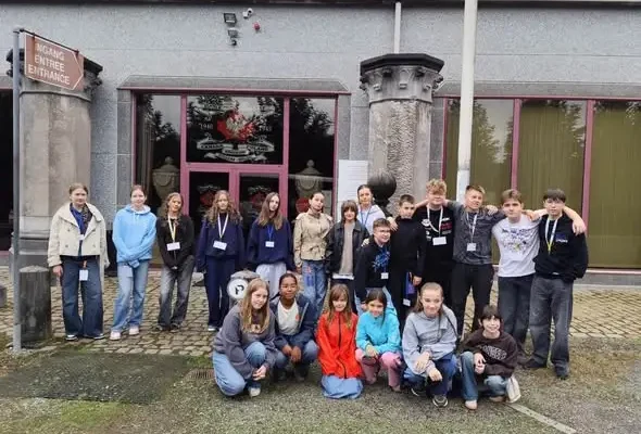 Uczniowie z Pszennnej i Dzierżoniowa odkrywali ślady polskich żołnierzy w Belgii