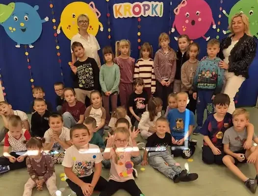 Dzień Kropki w grupie Pszczółek – wspólne święto kreatywności i wiary w siebie