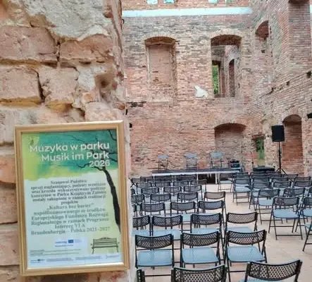 Nowy sprzęt nagłośnieniowy i wygodne krzesła na koncertach w Parku Książęcym w Zatoniu