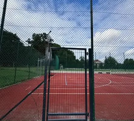 Nowa furtka przy ulicy Szkolnej – rodzice i szkoła działają razem