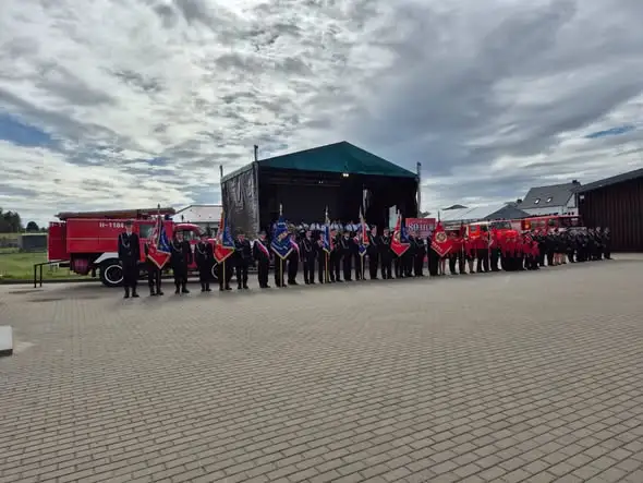Jubileusz 80-lecia OSP Nowogród Bobrzański. Strażacy z Czerwieńska wyróżnili druha Mariusza Fabisiaka