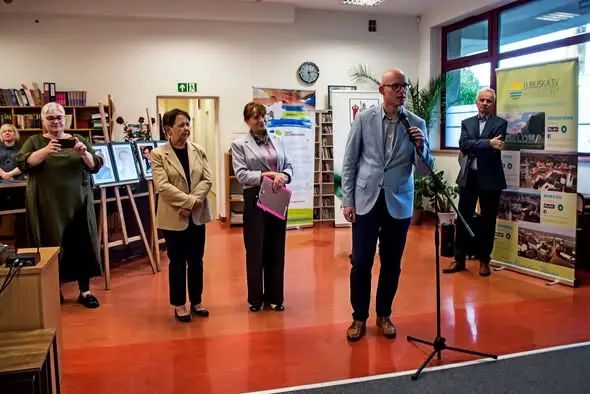 Jesienny Salon Sztuk Plastycznych w Sulechowie: 17 artystów, wspomnienia i sztuka absolwentów