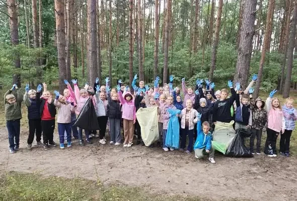 Uczniowie z Czerwieńska posprzątali okolicę w ramach akcji „Sprzątanie Świata”