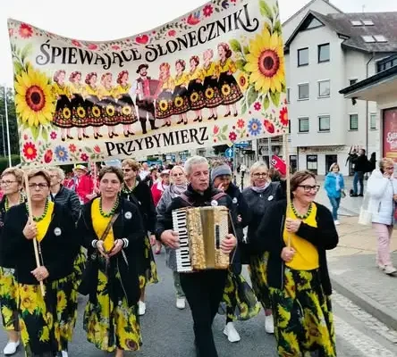 Zespół śpiewaczy „Słoneczniki” z Przybymierza reprezentuje gminę Nowogród Bobrzański na Spotkaniu Artystycznym Seniorów w Międzyzdrojach