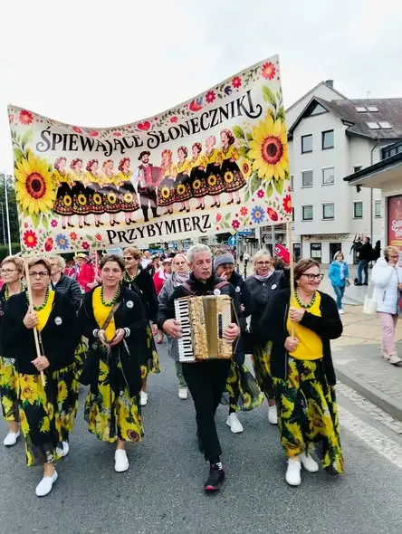 Zespół śpiewaczy „Słoneczniki” z Przybymierza reprezentuje gminę Nowogród Bobrzański na Spotkaniu Artystycznym Seniorów w Międzyzdrojach