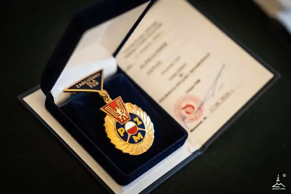 Zielona Góra świętuje 80-lecie żużla. Zasłużeni działacze i zawodnicy odebrali odznaki PZM