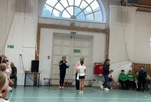 Europejski Dzień Sportu Szkolnego w naszej szkole – wyścigi rzędów klas trzecich i czwartych