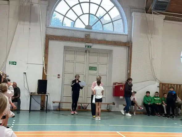 Europejski Dzień Sportu Szkolnego w naszej szkole – wyścigi rzędów klas trzecich i czwartych