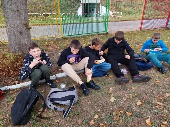 Szkoła w Nowogrodzie dołączyła do 32. Akcji Sprzątania Świata – „SOS dla wody”